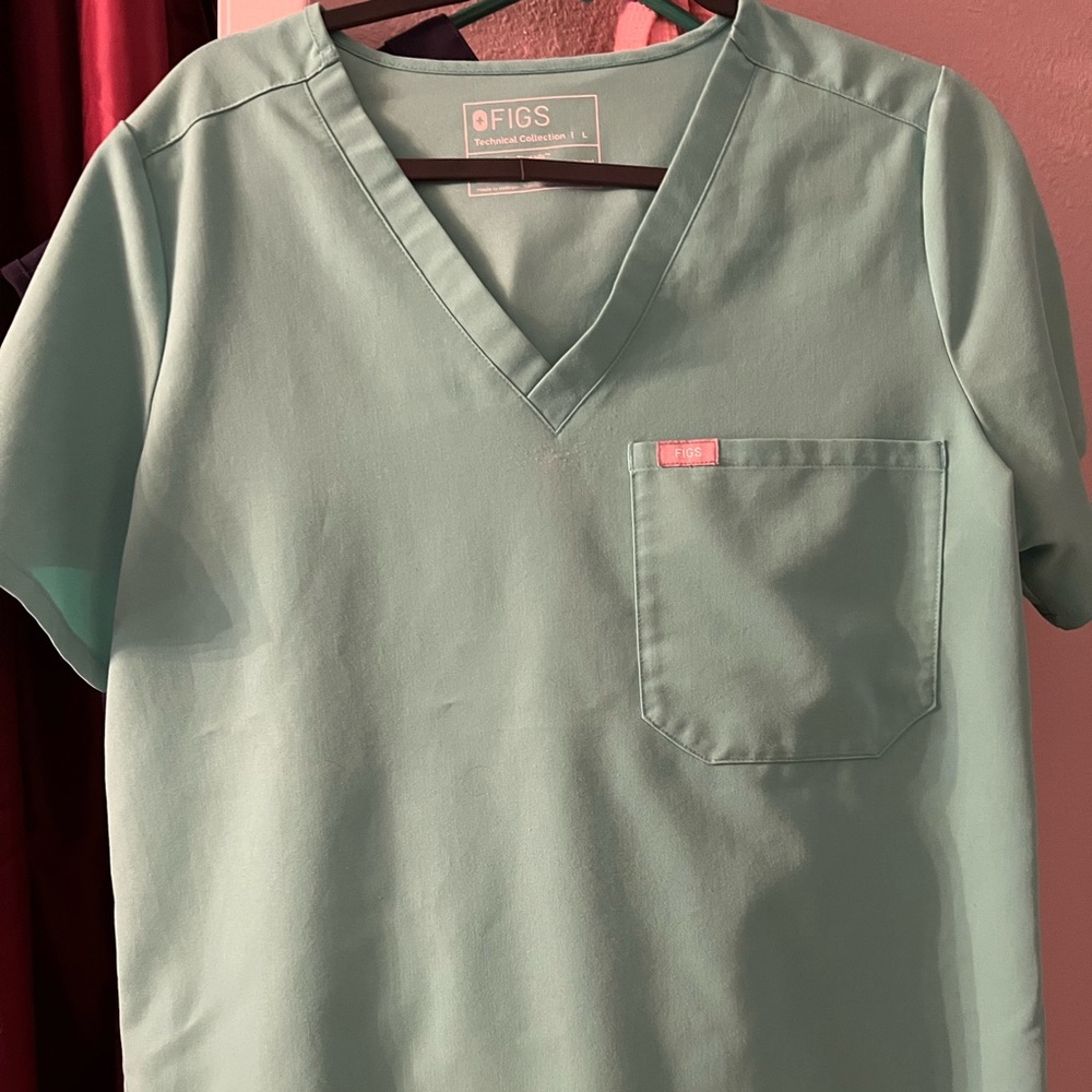 Figs women’s top Large